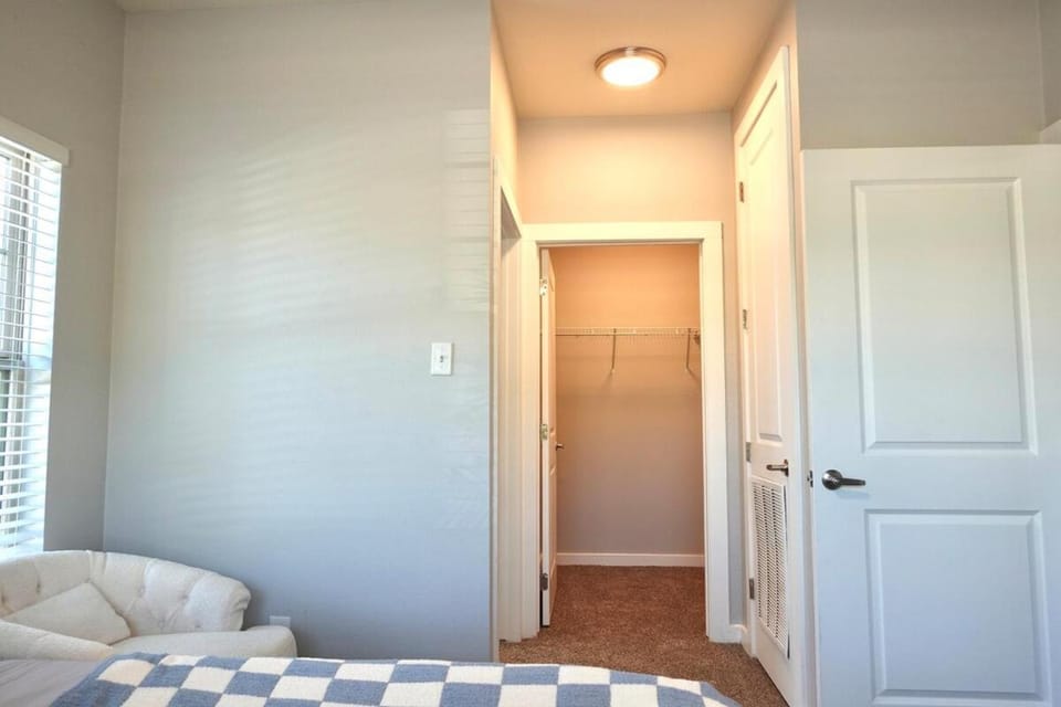 Trenton Sky Suite, Comfort, Pool, Gym, Gated Access Apartment in Edinburg