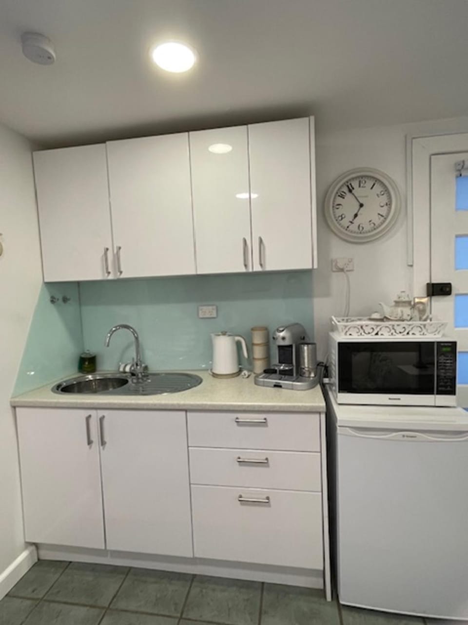 Coffee/tea facilities, Kitchen or kitchenette, microwave, minibar, toaster