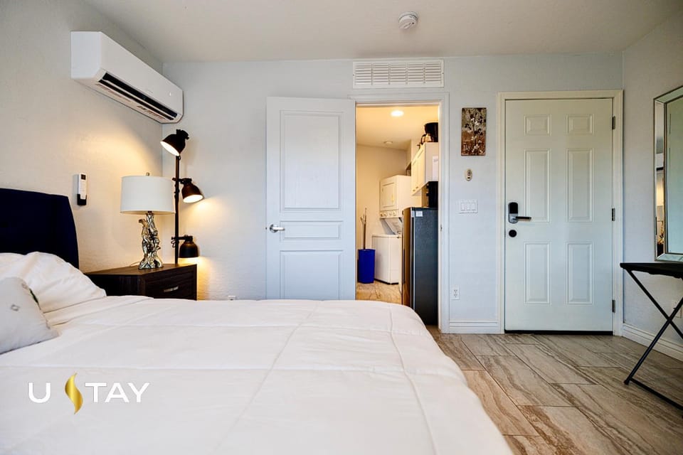 Bed, Kitchen or kitchenette, Photo of the whole room, Bedroom, air conditioner