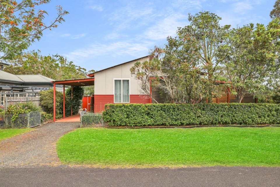 Seabreeze Cottage by Book Jervis Bay Cosy Couples Retreat Stay by the Beach House in Huskisson