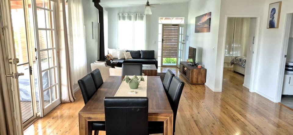 Seabreeze Cottage by Book Jervis Bay Cosy Huskisson Stay by the Beach House in Huskisson