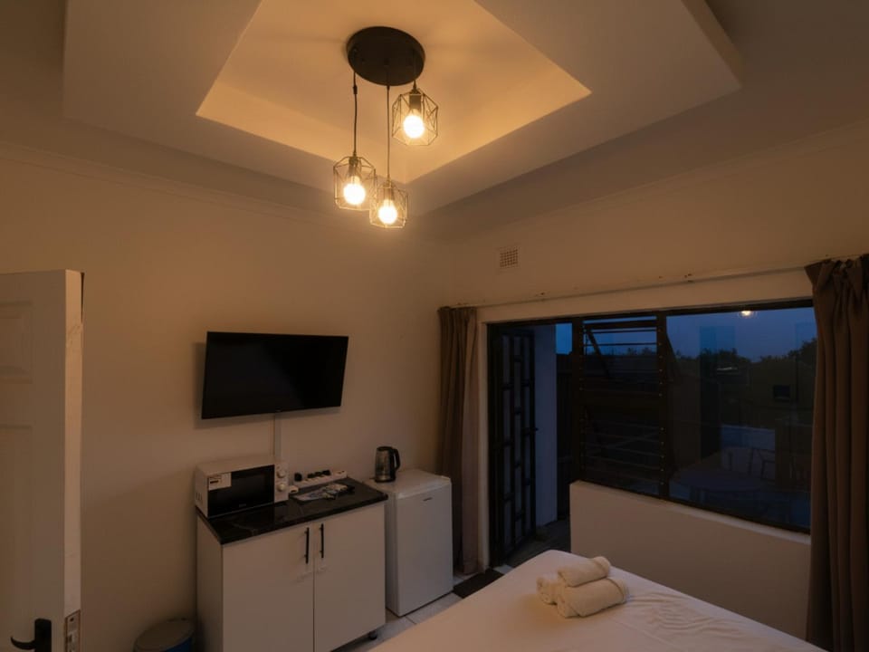 Patio, TV and multimedia, Kitchen or kitchenette, Bedroom