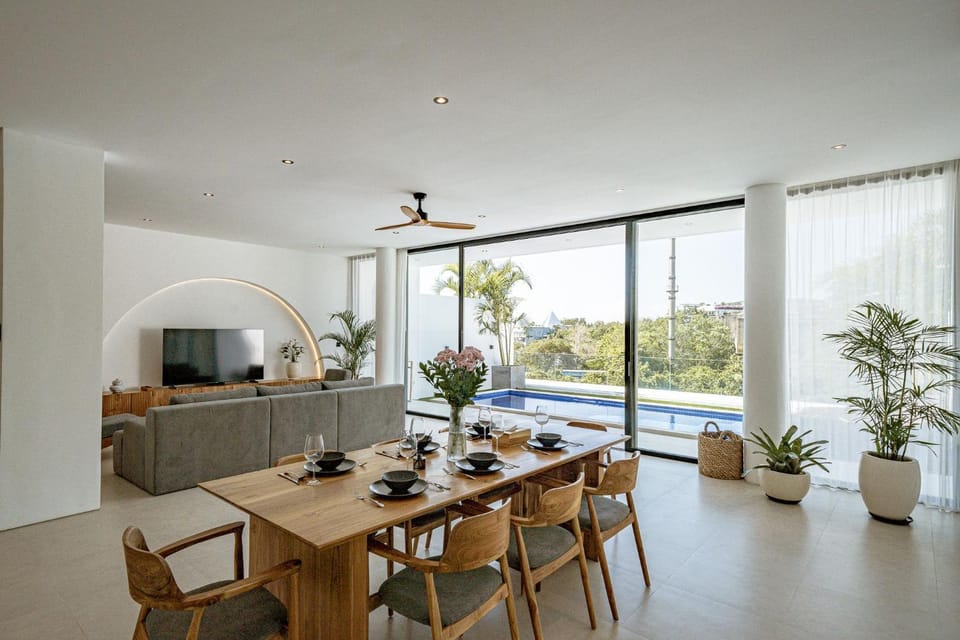 TV and multimedia, Kitchen or kitchenette, Food and drinks, Dining area, Food, Pool view, Swimming pool