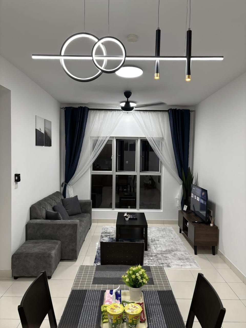 TV and multimedia, Living room, Seating area, Dining area