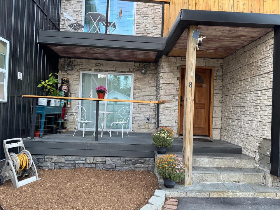 LeCabrera apartments rentals 2A Apartment in Maine