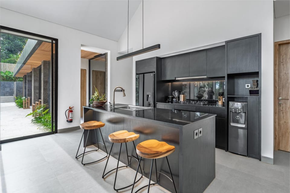 Kitchen or kitchenette, Seating area, Dining area, oven, stove