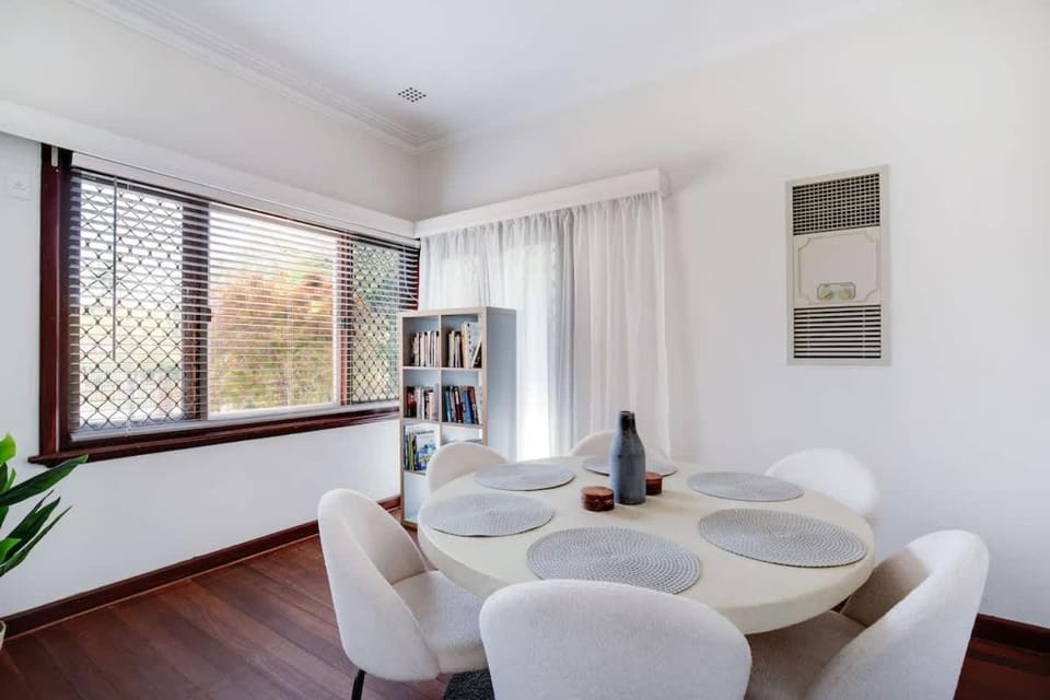 Scenic Hideaway - Entire Cottage House in Perth