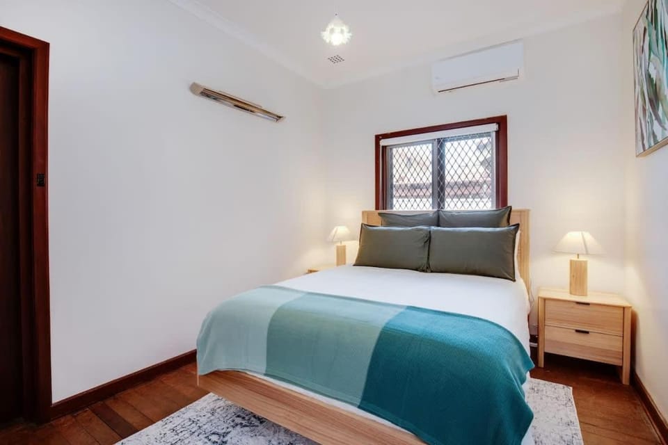 Scenic Hideaway - Entire Cottage House in Perth