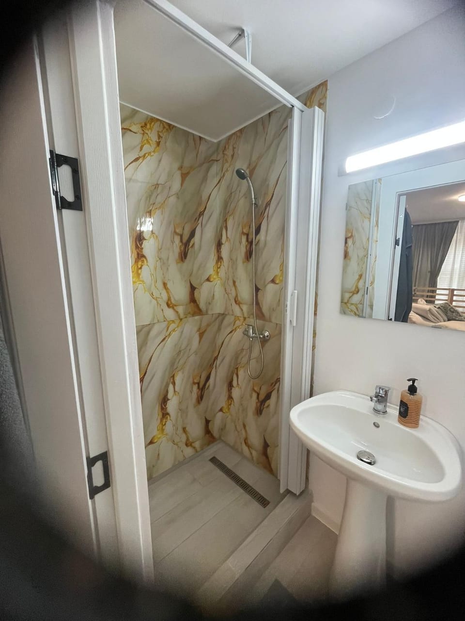 Shower, Bathroom, towels