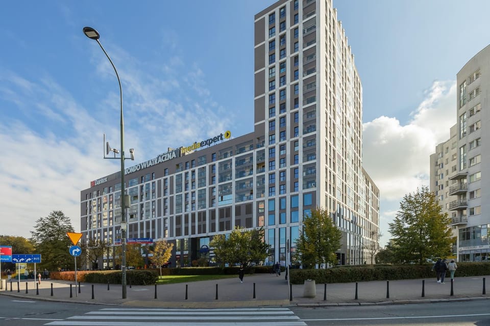 Property building, Neighbourhood, City view, Street view, Location