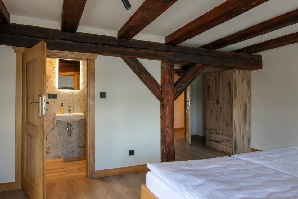Bed, Bathroom