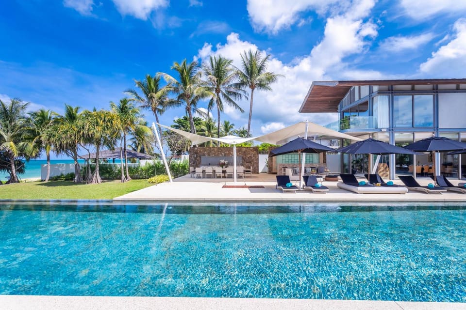 Property building, Day, Swimming pool, sunbed