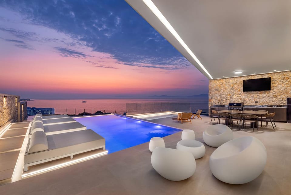 Patio, TV and multimedia, View (from property/room), Seating area, Pool view, Sea view, Swimming pool, Sunset