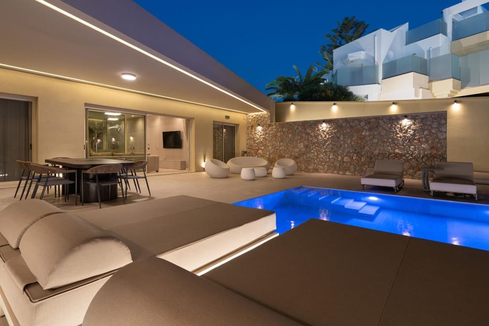 Seating area, Pool view, Swimming pool