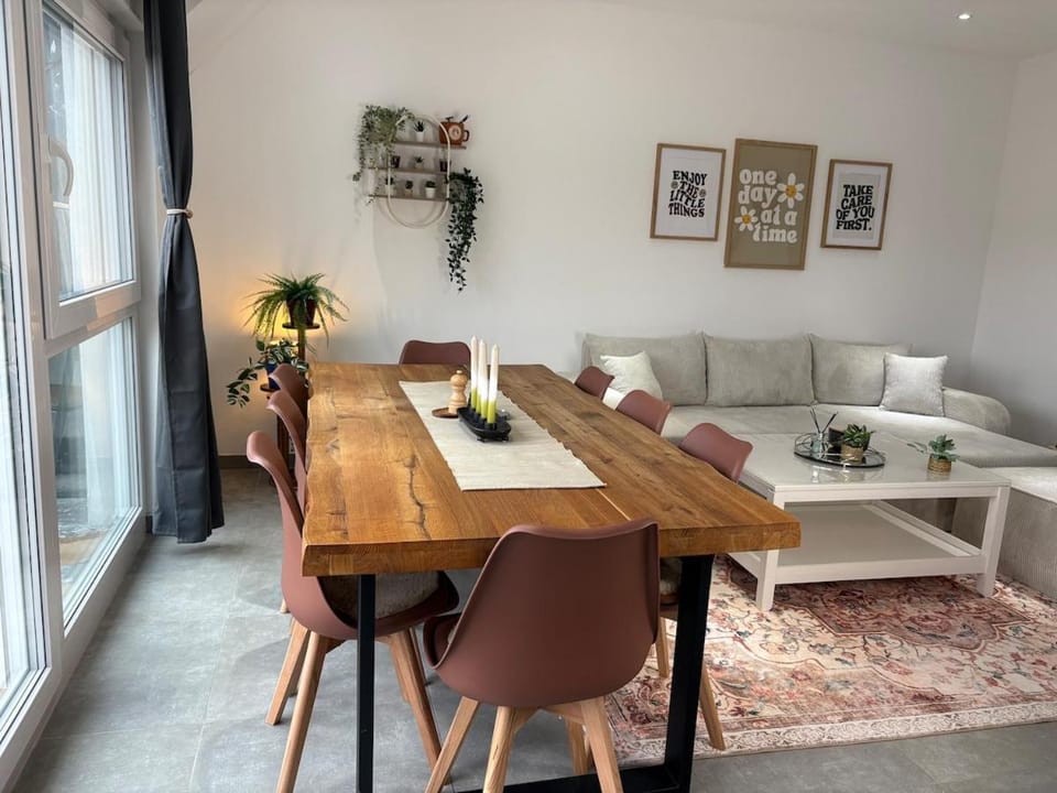 Living room, Seating area, Dining area