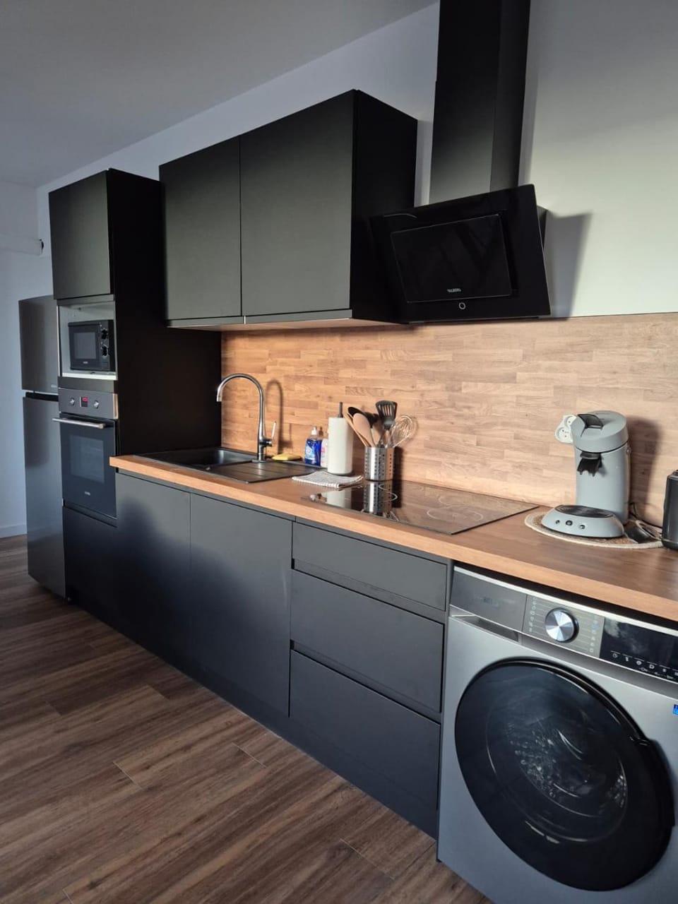 Kitchen or kitchenette, oven, stove