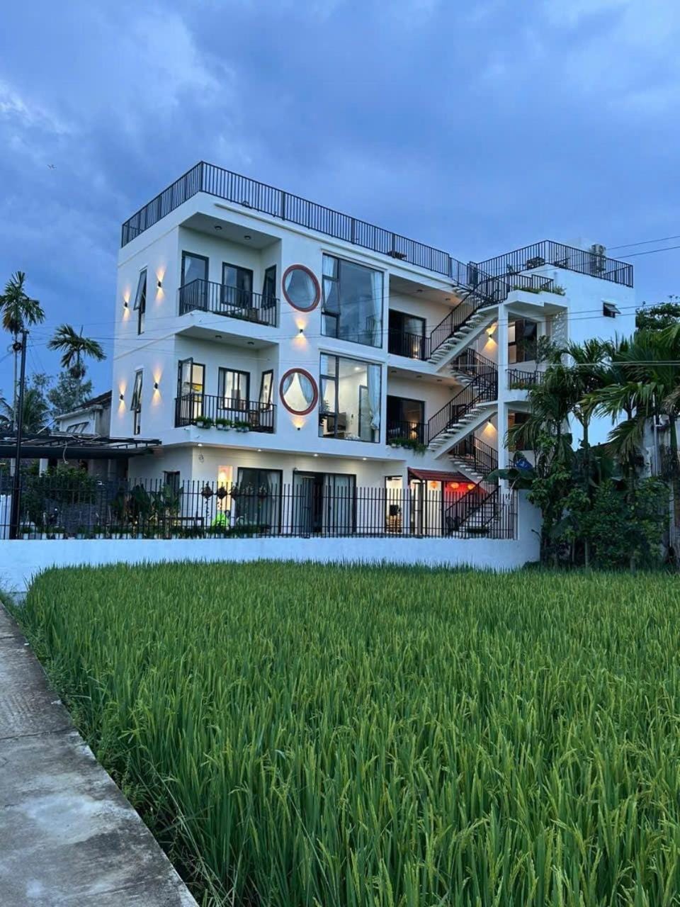 Property building, Day