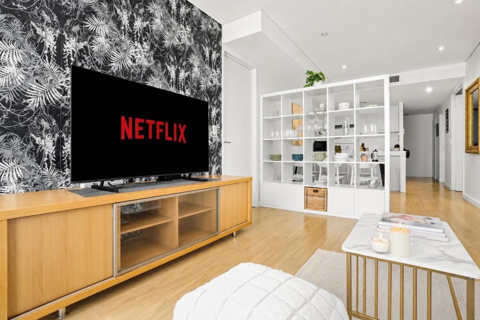 Property building, Communal lounge/ TV room, TV and multimedia, Photo of the whole room, Seating area