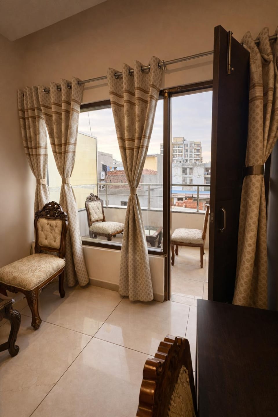 Bed, TV and multimedia, View (from property/room), Balcony/Terrace, Living room, Photo of the whole room, Seating area, Bedroom
