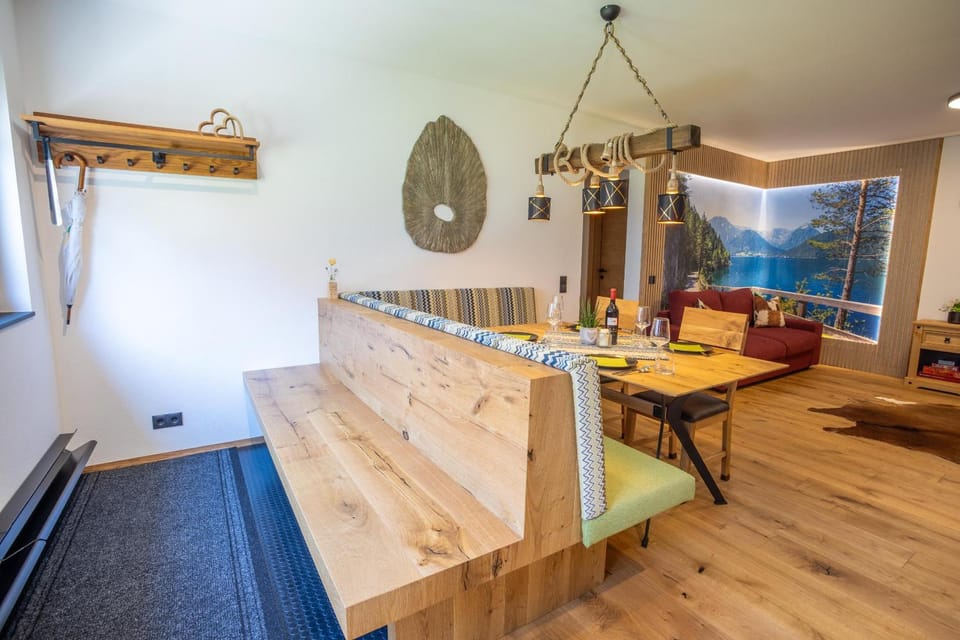 Living room, Seating area, Dining area