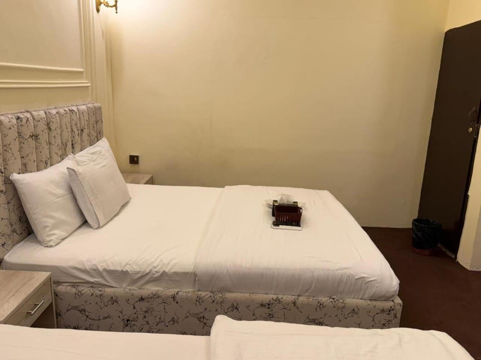 Photo of the whole room, towels