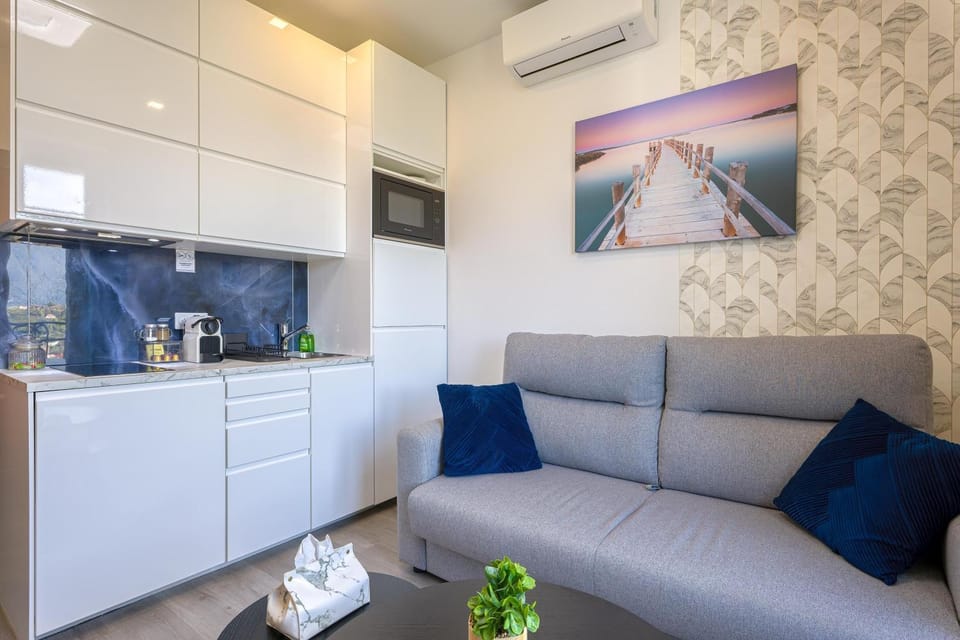Kitchen or kitchenette, Seating area