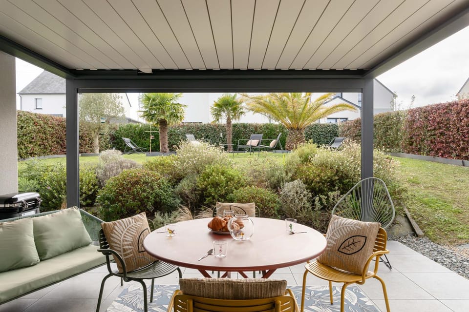 Patio, Dining area