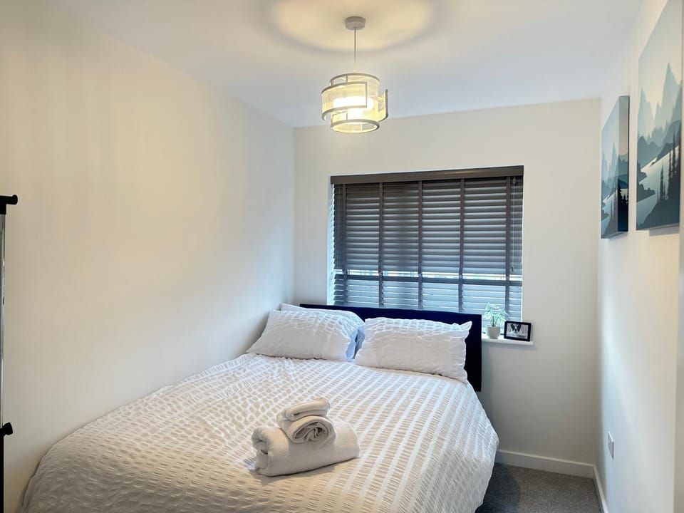 Bed, Decorative detail, Bedroom, towels