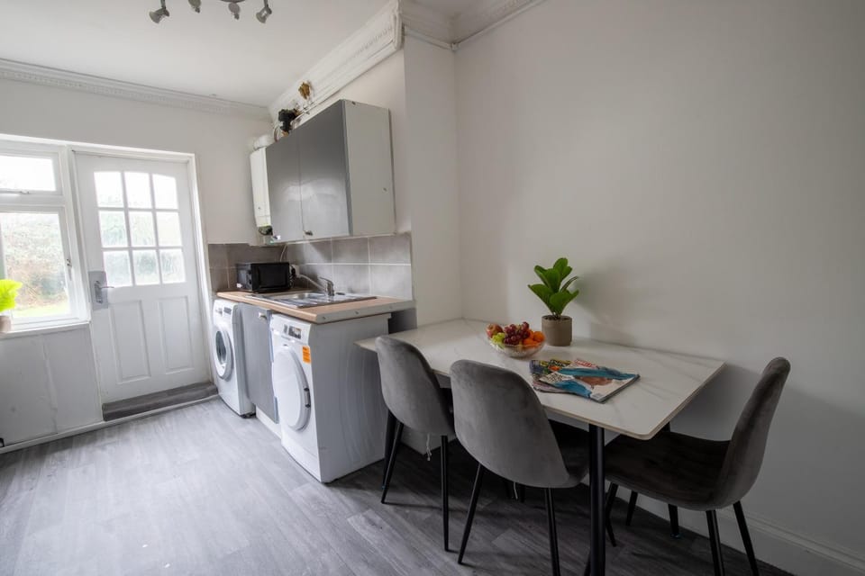 Airport Lodge Bed and Breakfast in Solihull