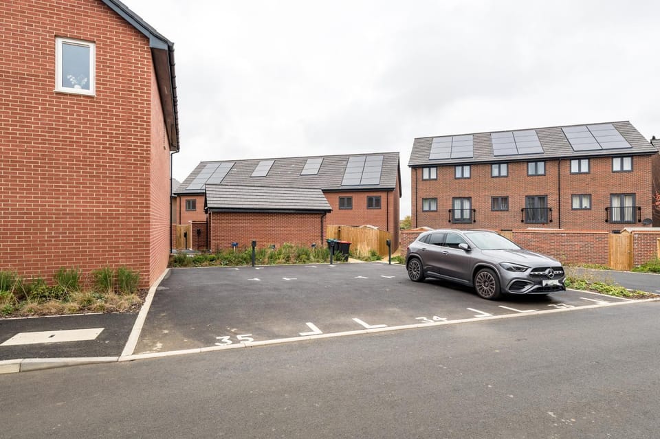 Property building, Street view, Parking