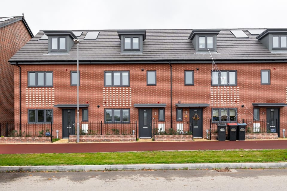 Property building, Day, Neighbourhood, Street view