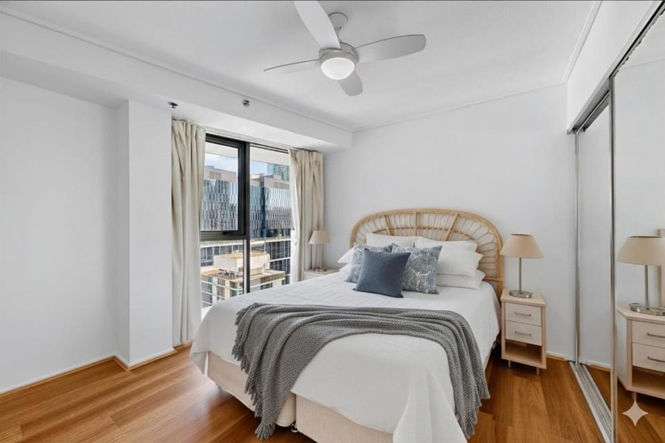 Centre CBD - Pool Spa Gym - Water View - Sleep 4 Apartment in Kangaroo Point