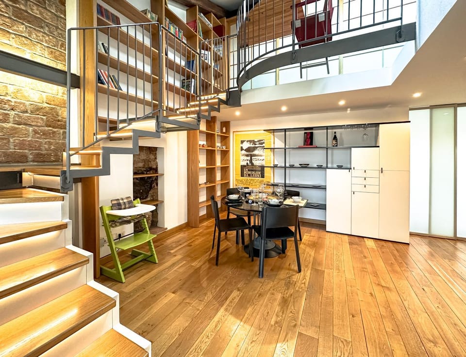 Living room, Seating area, Dining area, Meals, Lunch, Dinner, stove