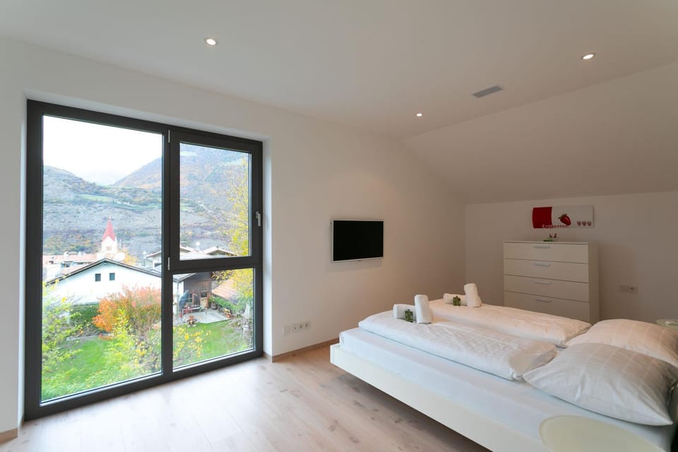 Bed, Mountain view