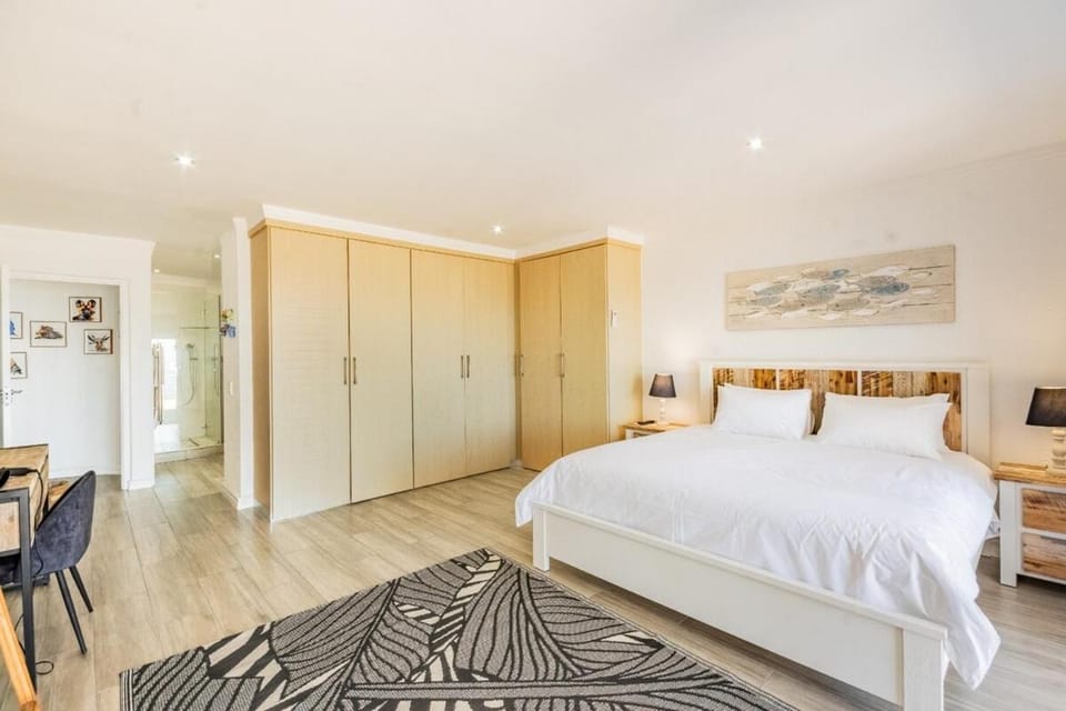 Oceanview Luxe Estate Apartment in Dolphin Coast