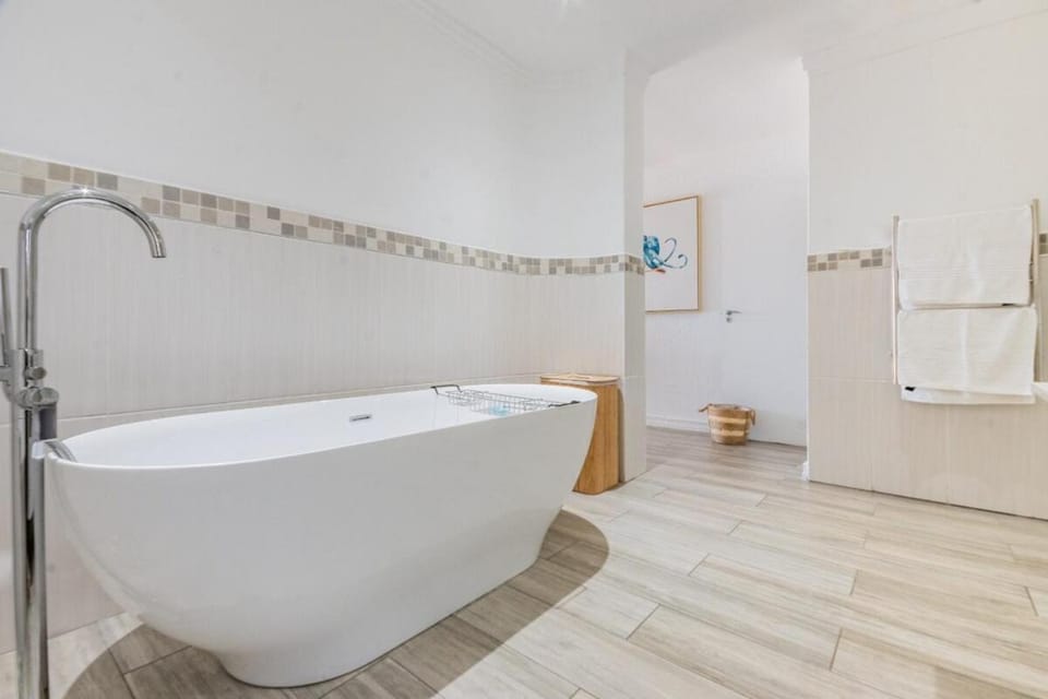 Oceanview Luxe Estate Apartment in Dolphin Coast