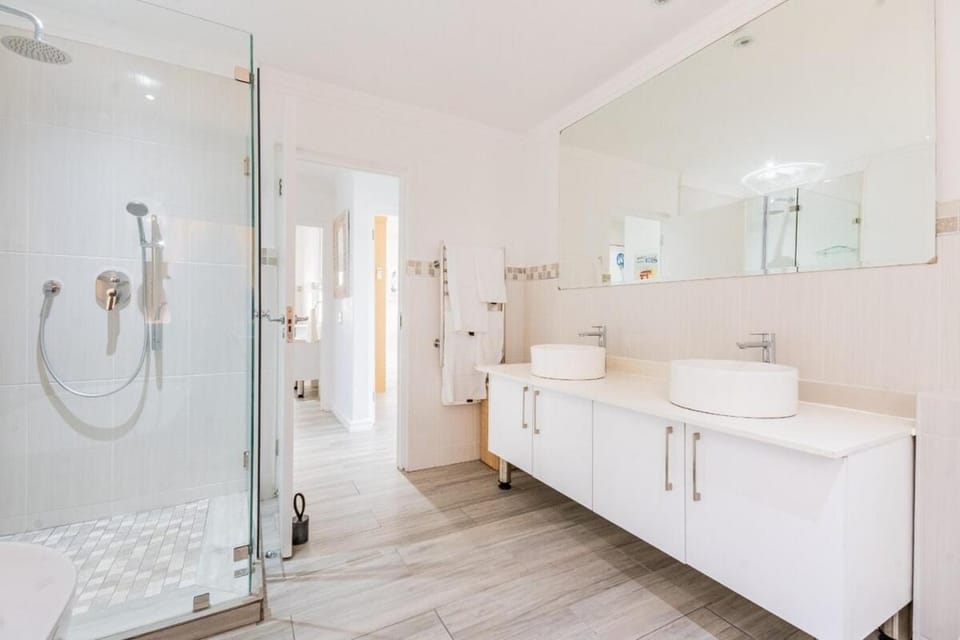 Oceanview Luxe Estate Apartment in Dolphin Coast