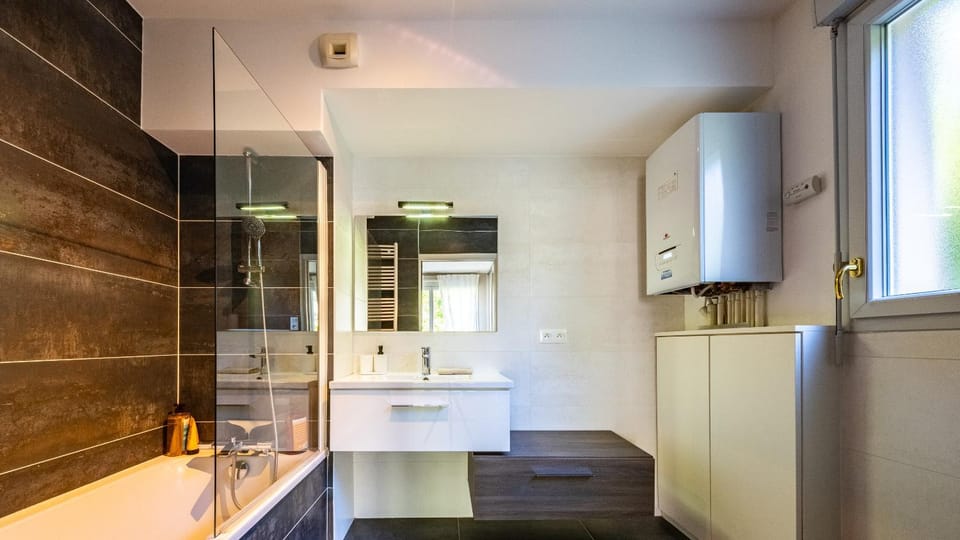 Bathroom, Bath