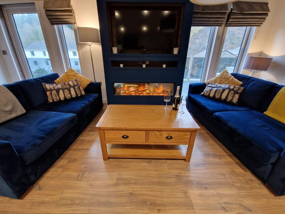 TV and multimedia, Living room, Seating area