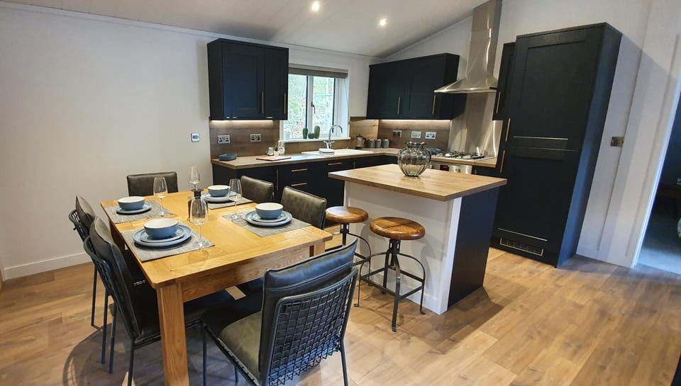 Kitchen or kitchenette, Dining area, pet friendly