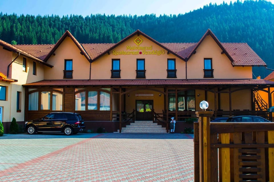 Facade/entrance