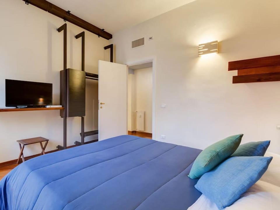 Photo of the whole room, Decorative detail, Bedroom