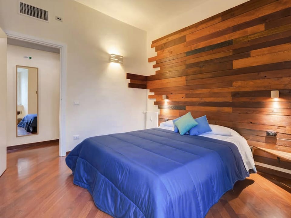 Photo of the whole room, Decorative detail, Bedroom