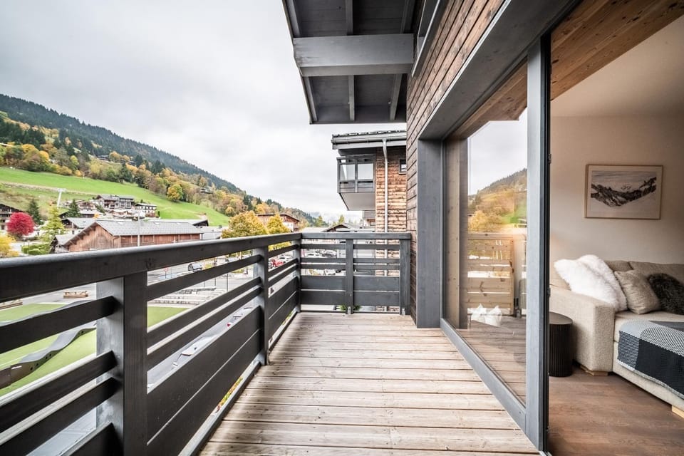 Property building, Natural landscape, View (from property/room), Balcony/Terrace, Mountain view