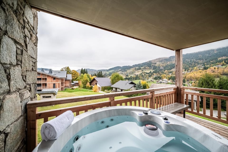 Natural landscape, Hot Tub, View (from property/room), Balcony/Terrace, Mountain view