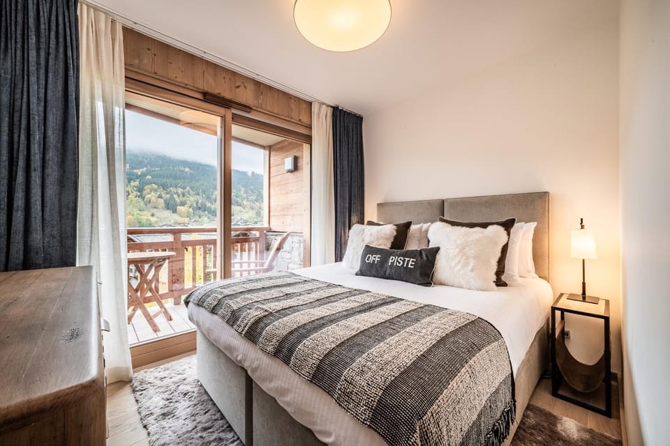 Bed, Natural landscape, View (from property/room), Balcony/Terrace, Photo of the whole room, Bedroom, Mountain view