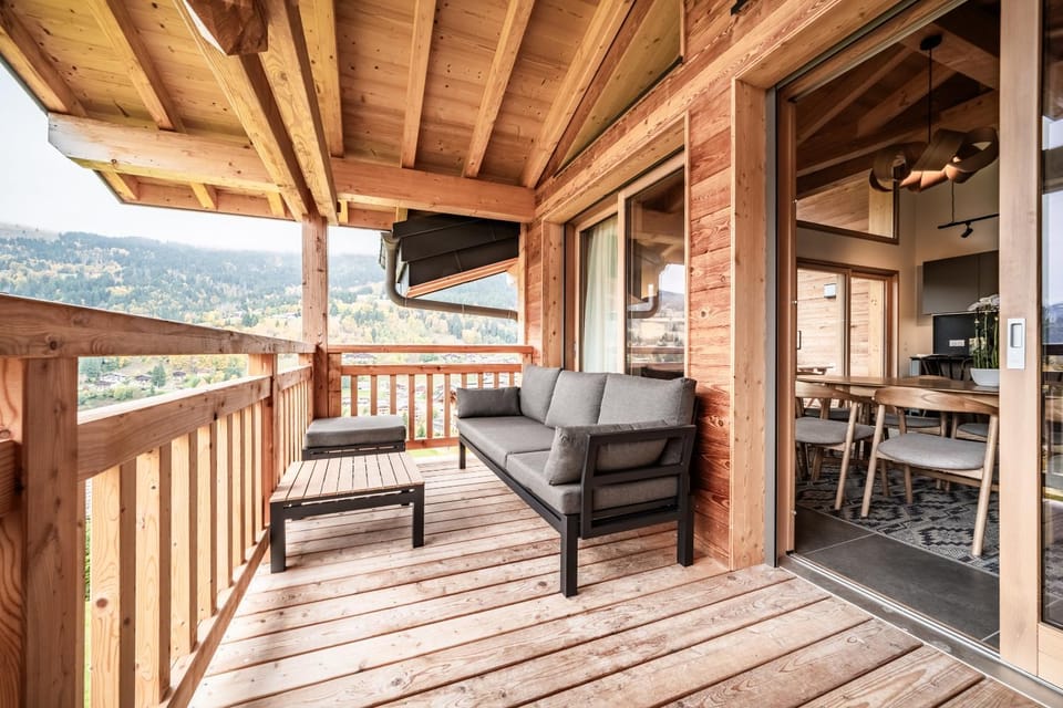 Natural landscape, View (from property/room), Balcony/Terrace, Seating area, Mountain view