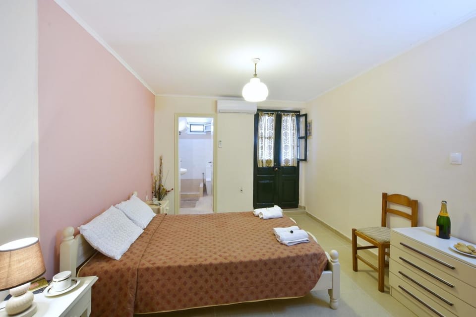 Property building, Living room, Bedroom