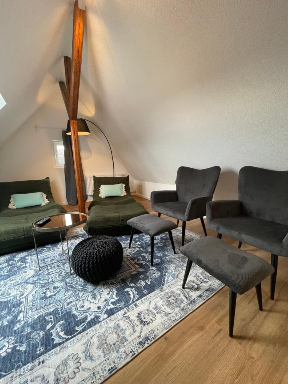 Living room, Seating area