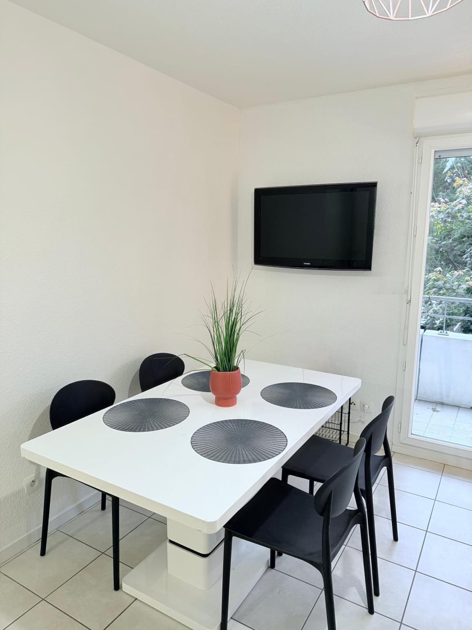 TV and multimedia, Dining area